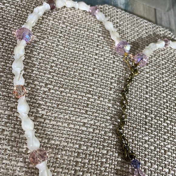 ⭐️Adorned Crown assemblage enamel flower mother of Pearl rose beads necklace - Picture 8 of 10